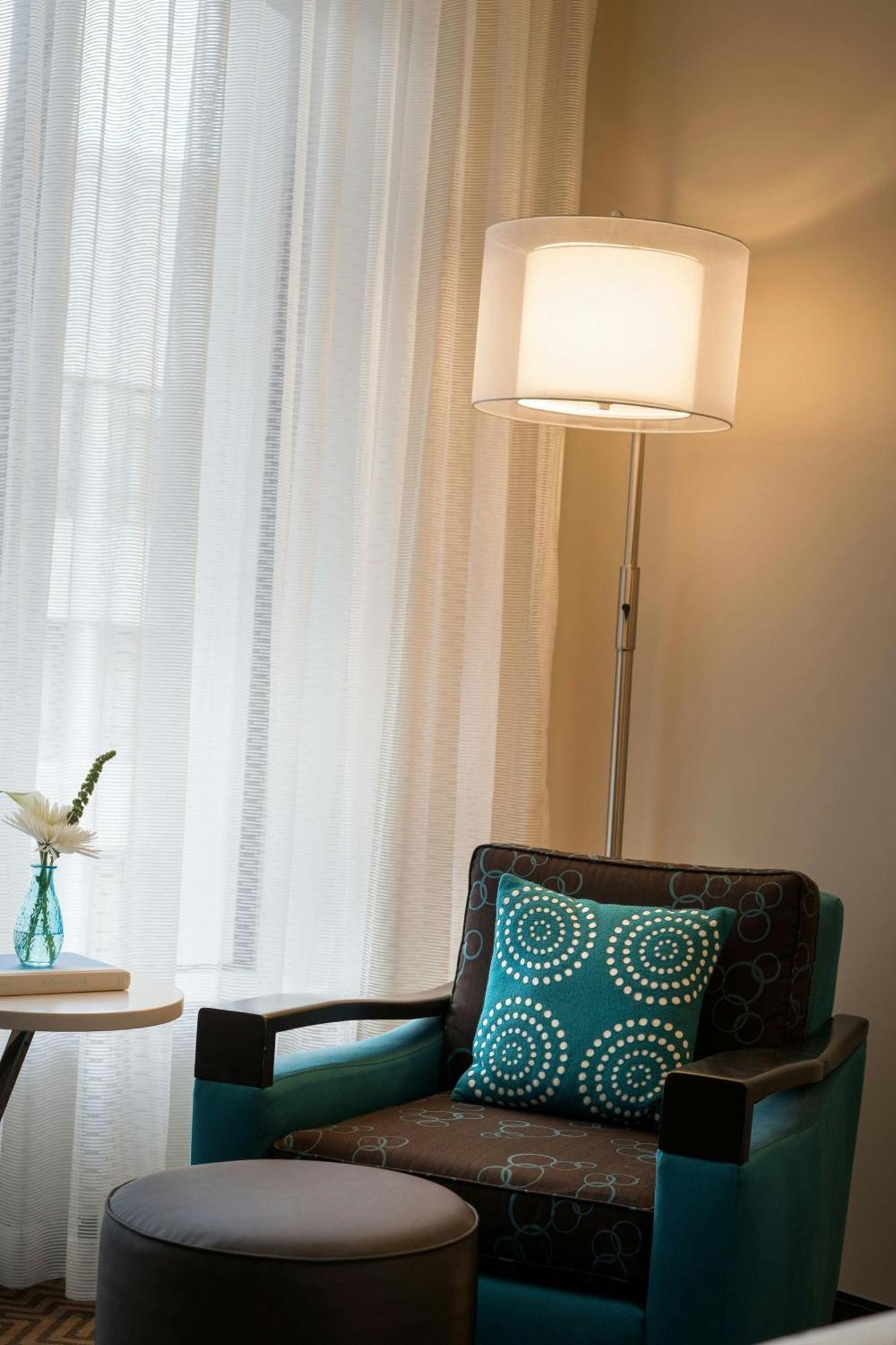 Renaissance Downtown Center 4*