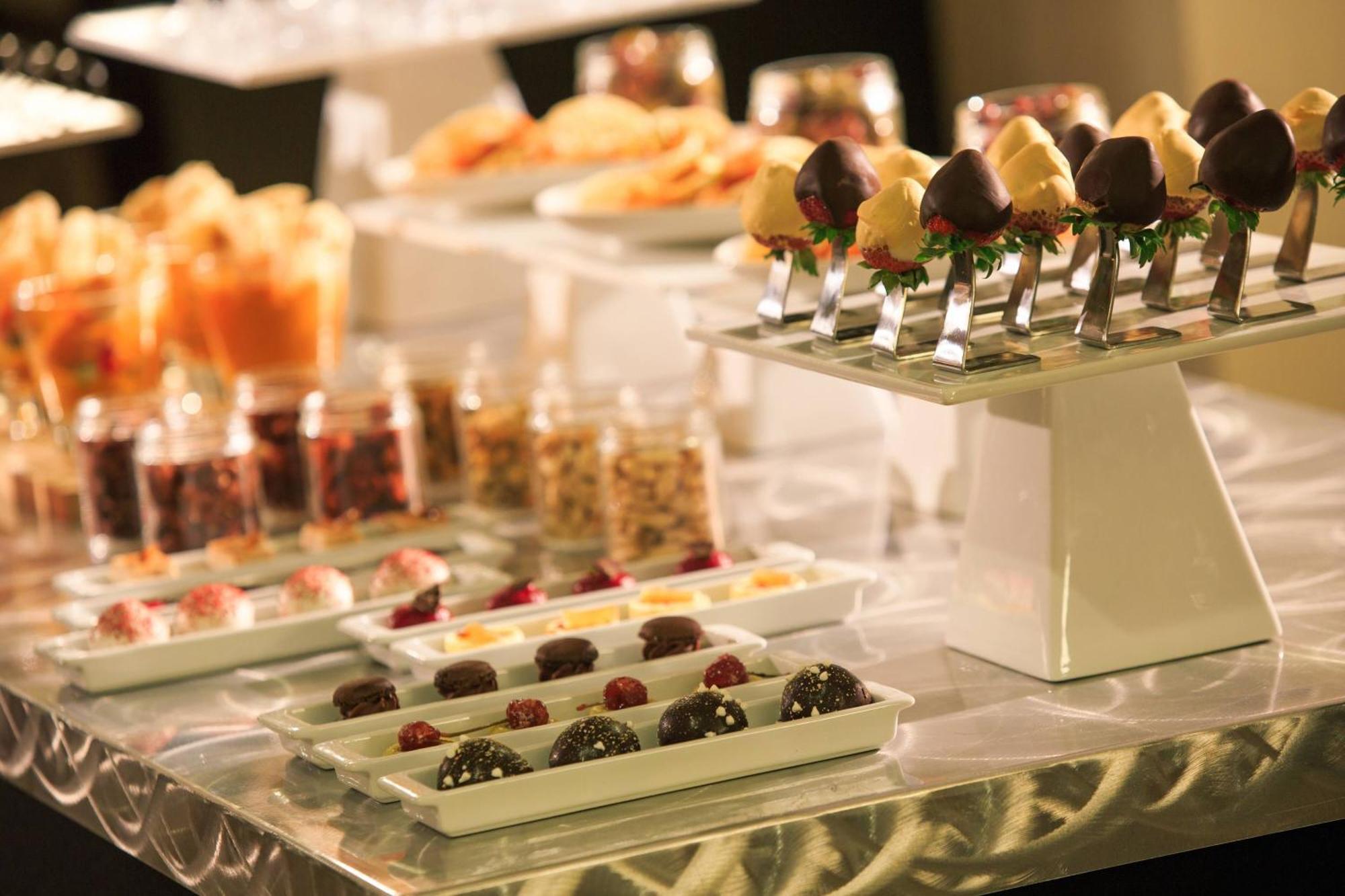Hotel Renaissance Downtown Center 4*