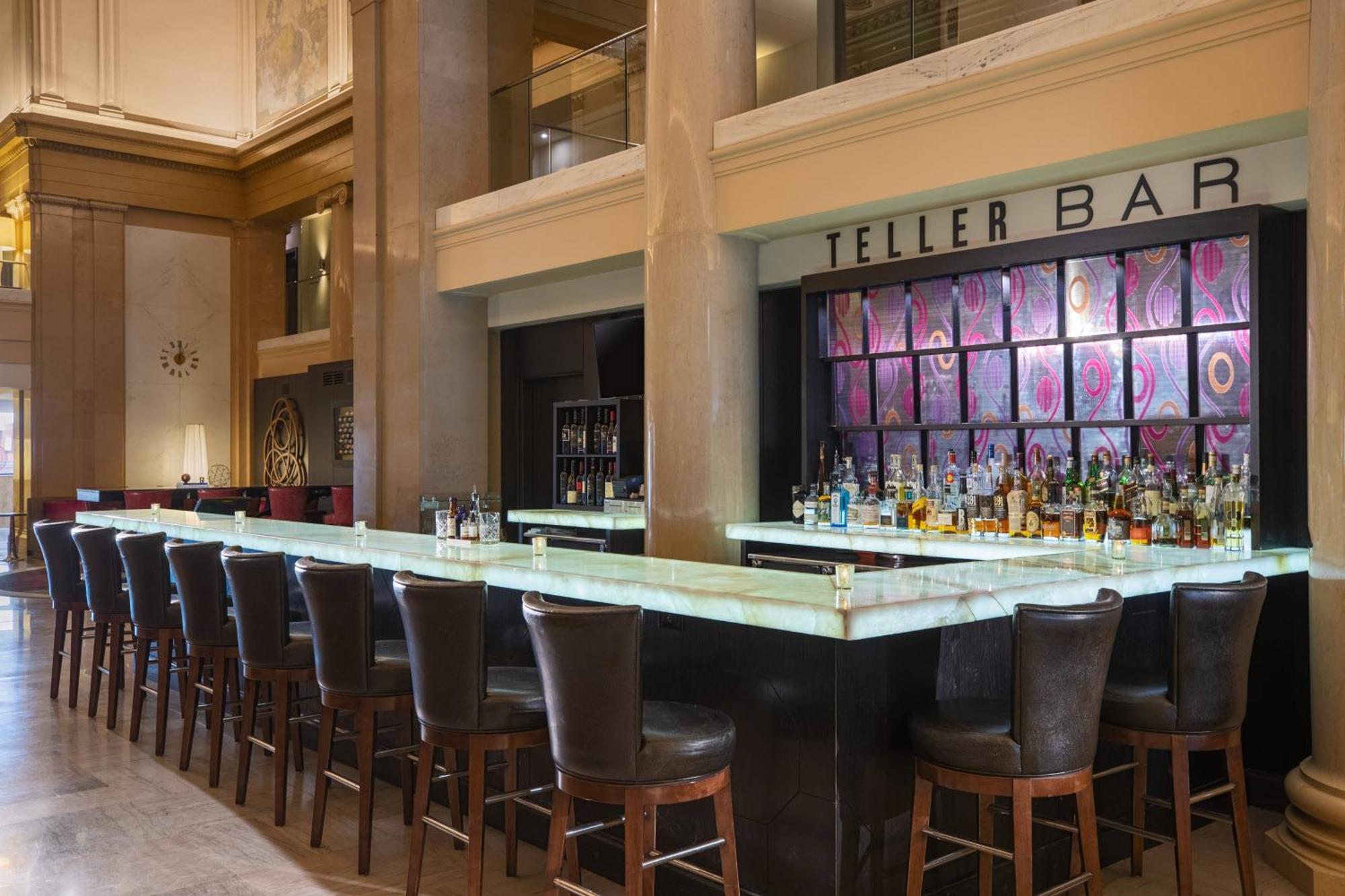 Renaissance Downtown Center Hotel