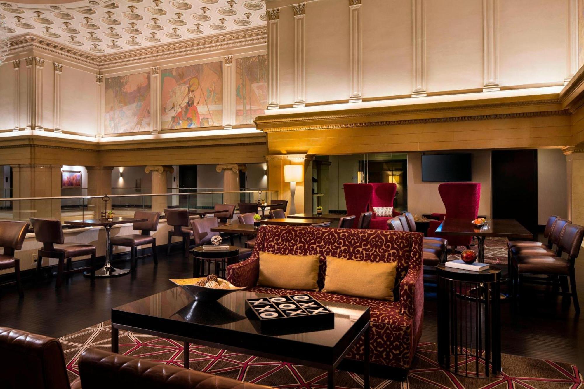 Renaissance Downtown Center Hotel 4*