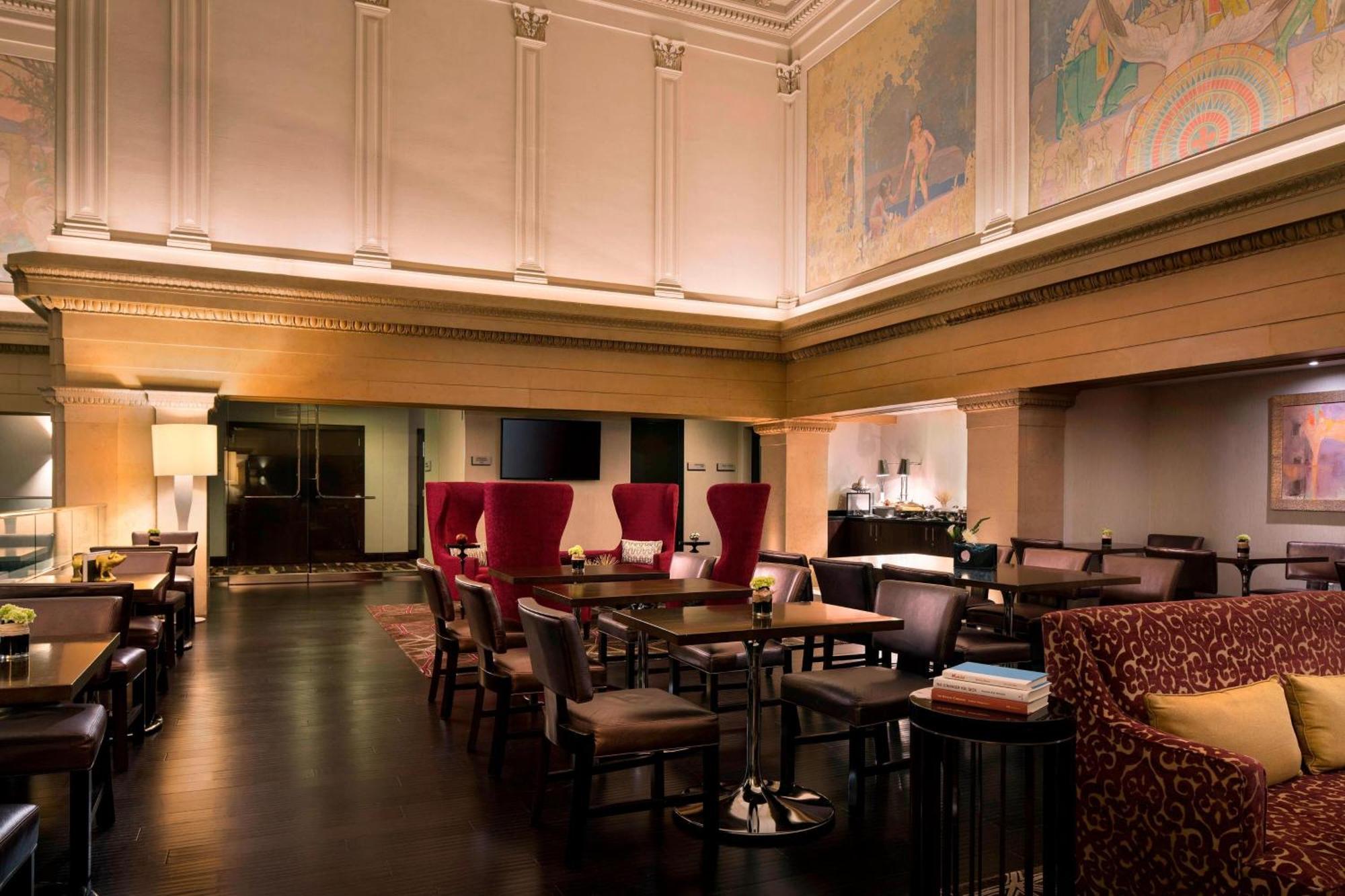 Renaissance Downtown Center 4*