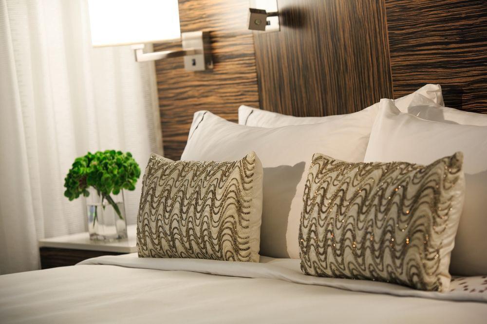 Renaissance Downtown Center Hotel 4*